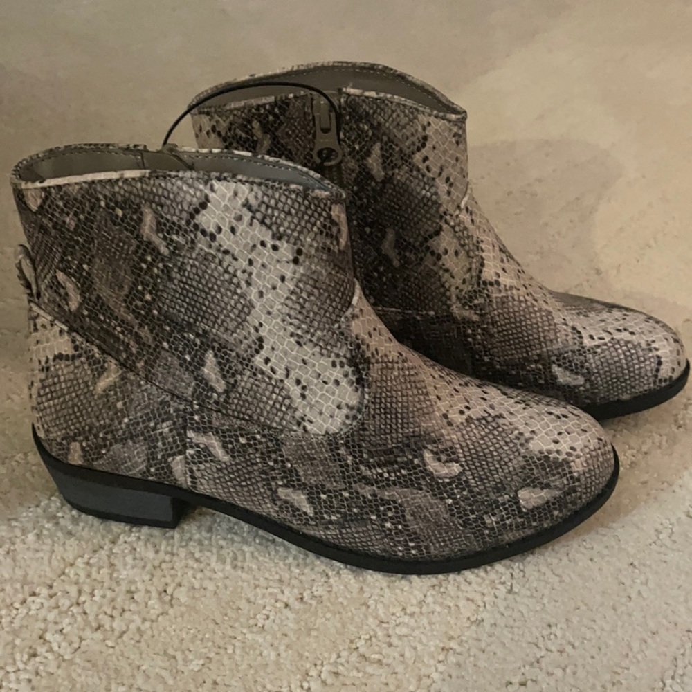 Girls Size 3 Cat & Jack Boots